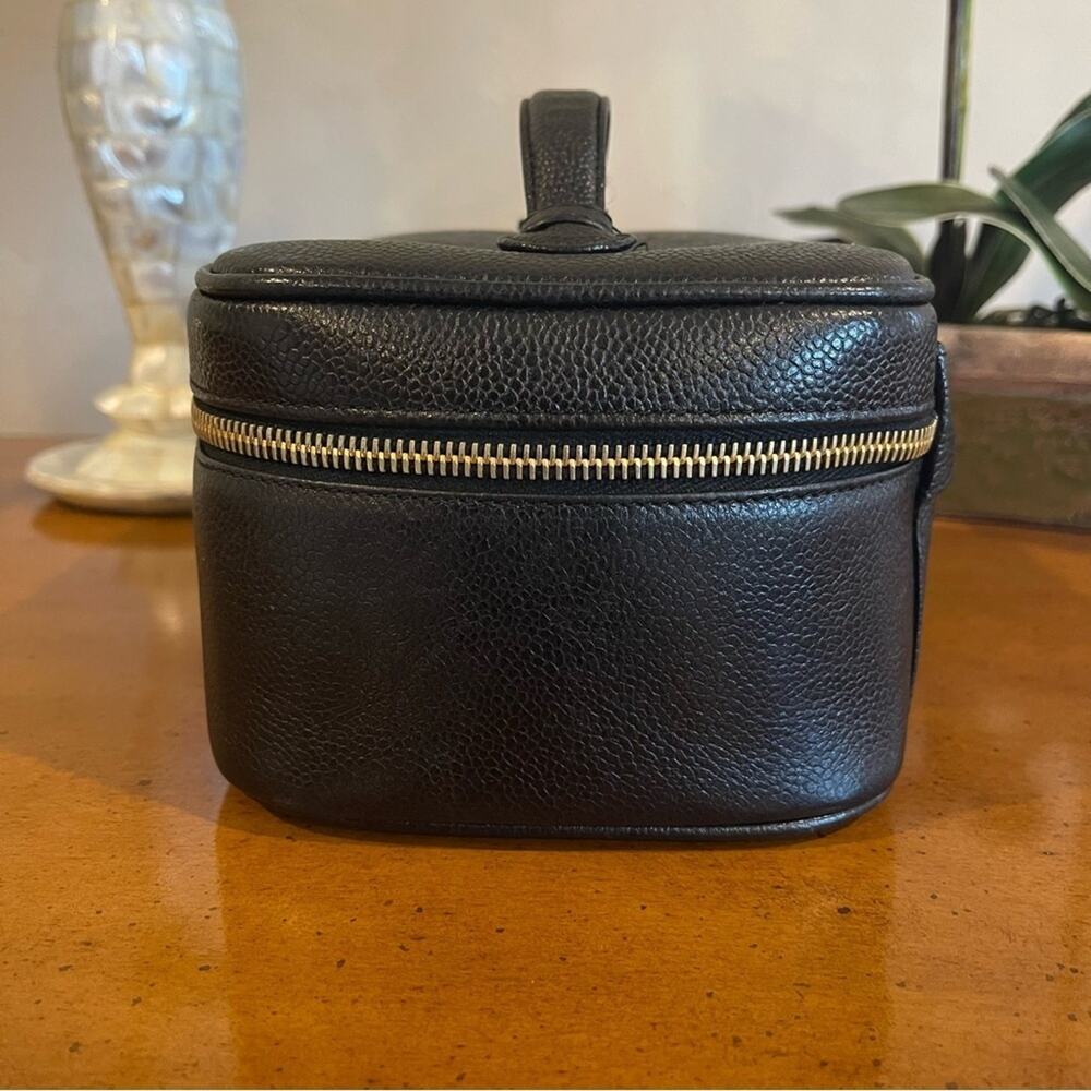 CHANEL Vintage CC Logo Caviar Leather Vanity Case Black - Picture 2 of 10